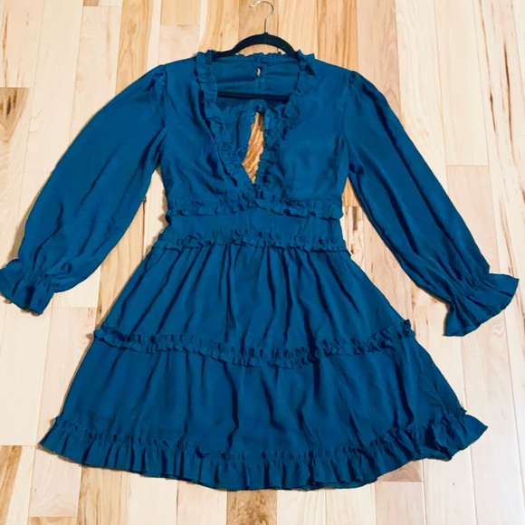 Elegant Green Ruffle Dress - Picture 2 of 3